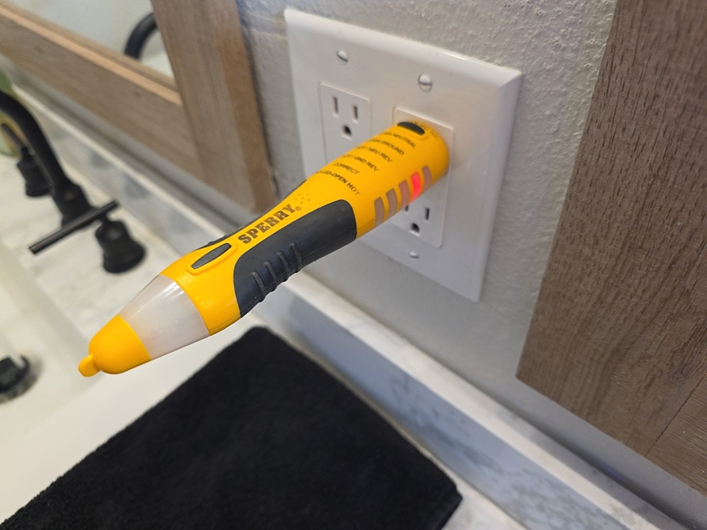 Electrical outlet tester showing an open ground condition